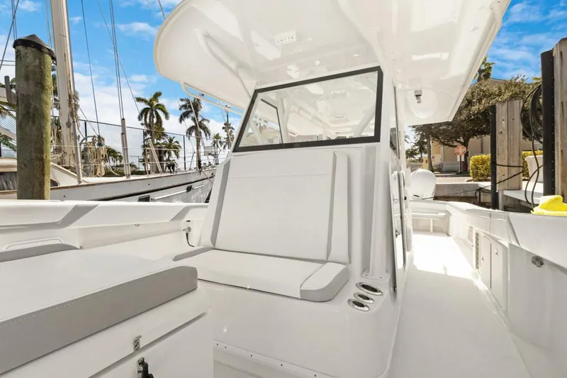 Slide: The Image of Yellowfin Center Console 2020 - 19