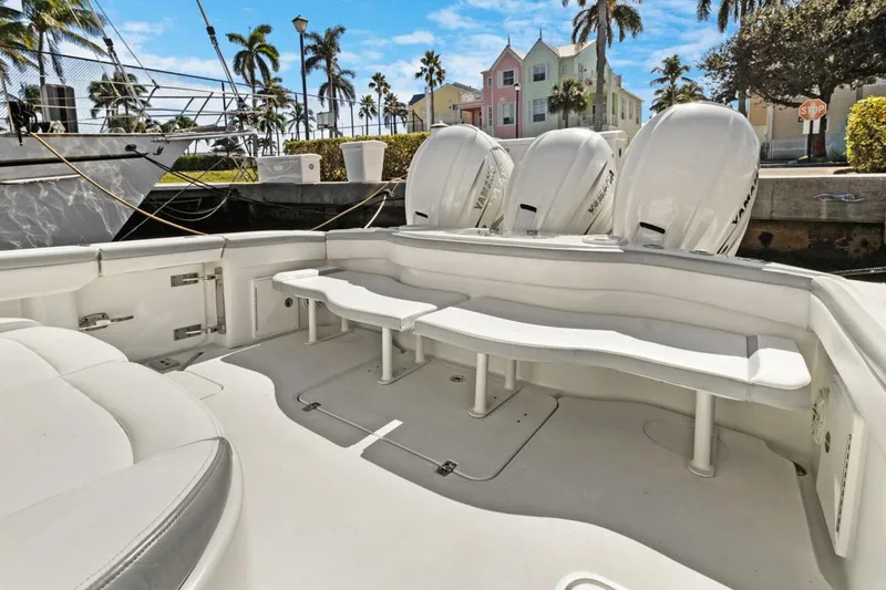 Slide: The Image of Yellowfin Center Console 2020 - 20