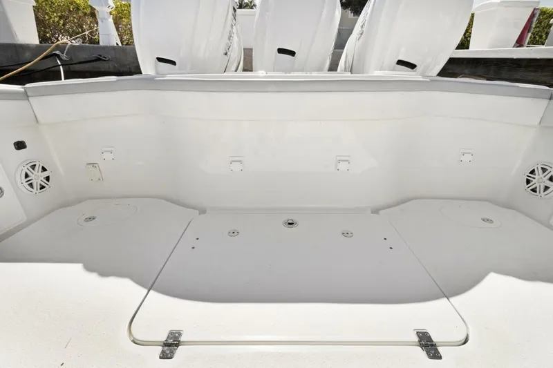 Slide: The Image of Yellowfin Center Console 2020 - 22