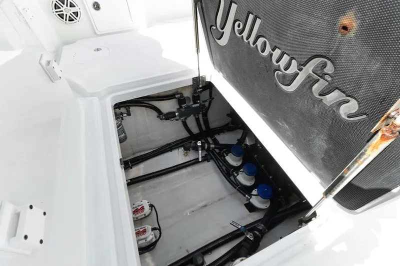 Slide: The Image of Yellowfin Center Console 2020 - 23