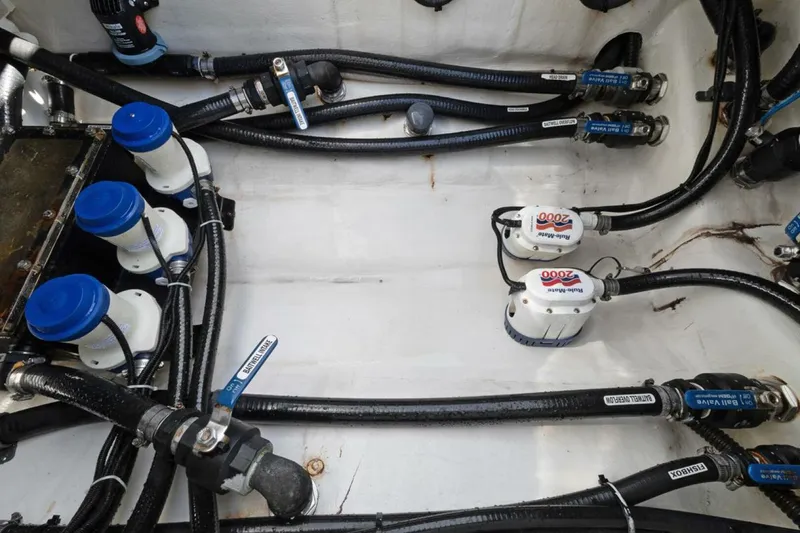 Slide: The Image of Yellowfin Center Console 2020 - 24