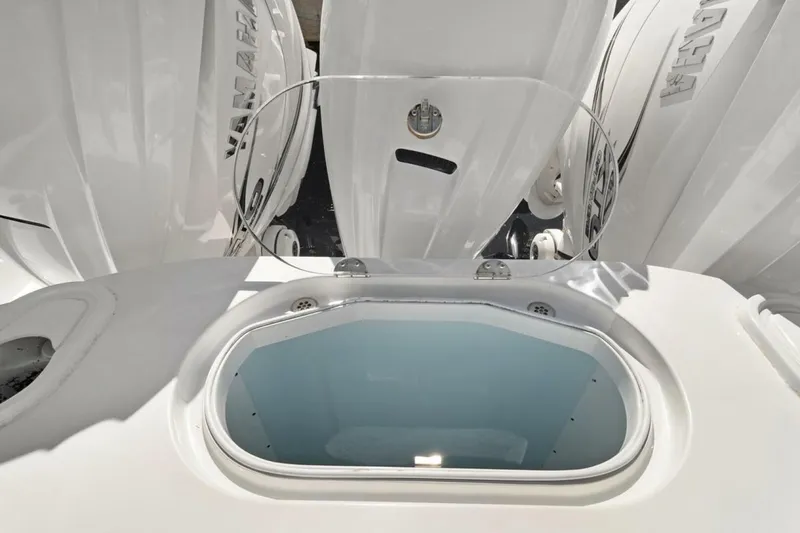 Slide: The Image of Yellowfin Center Console 2020 - 26