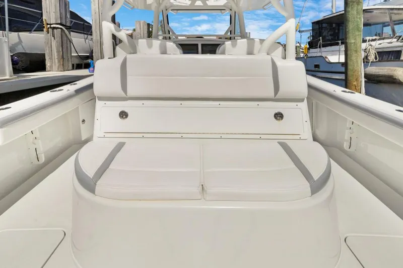 Slide: The Image of Yellowfin Center Console 2020 - 27