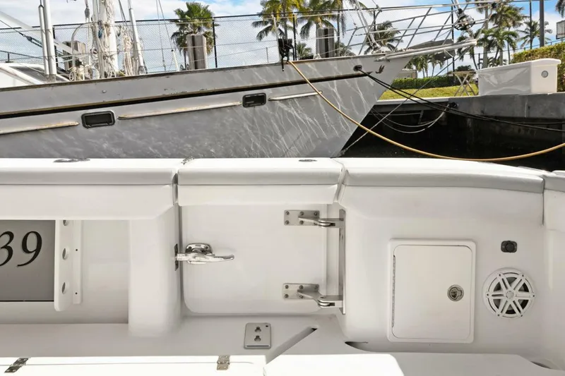 Slide: The Image of Yellowfin Center Console 2020 - 29