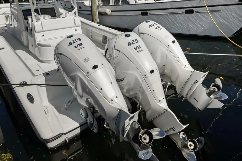 Slide: The Image of Yellowfin Center Console 2020 - 31