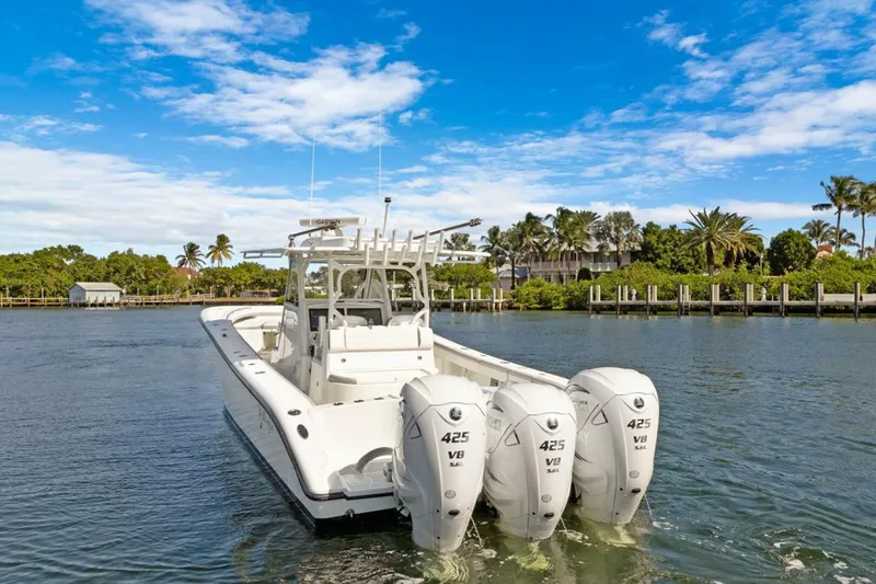 Slide: The Image of Yellowfin Center Console 2020 - 36