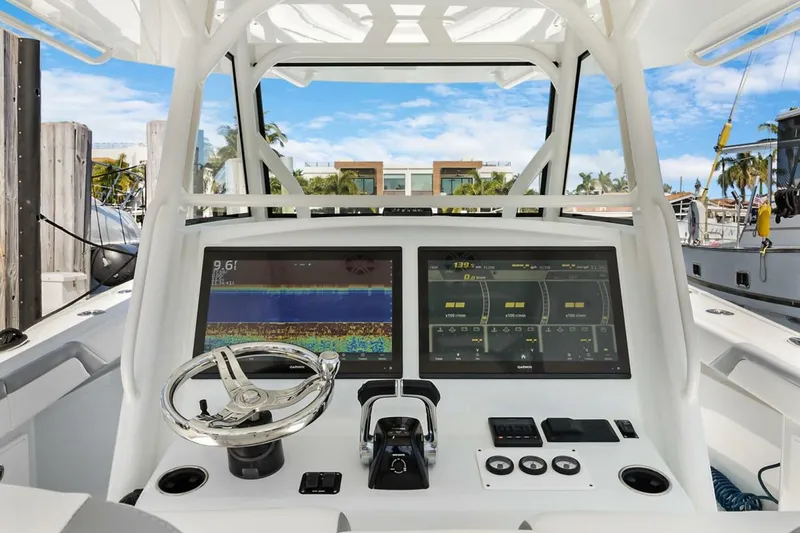 Slide: The Image of Yellowfin Center Console 2020 - 4