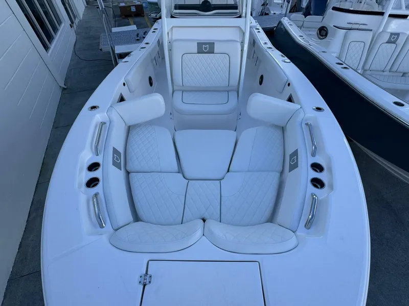 Slide: The Image of Sea Fox 228 Commander 2025 - 10