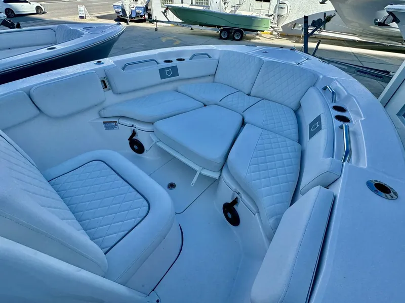 Slide: The Image of Sea Fox 228 Commander 2025 - 11
