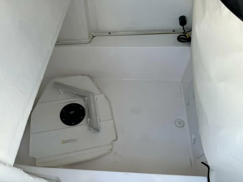 Slide: The Image of Sea Fox 228 Commander 2025 - 12