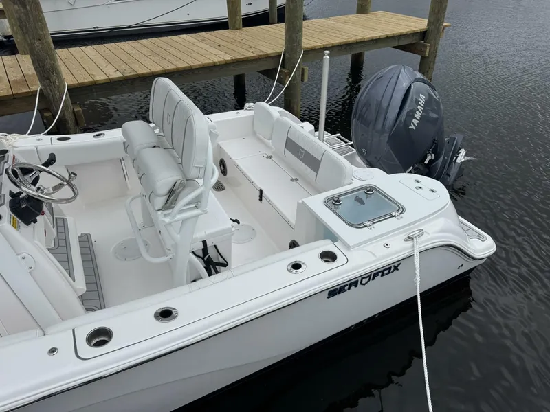 Slide: The Image of Sea Fox 228 Commander 2025 - 13
