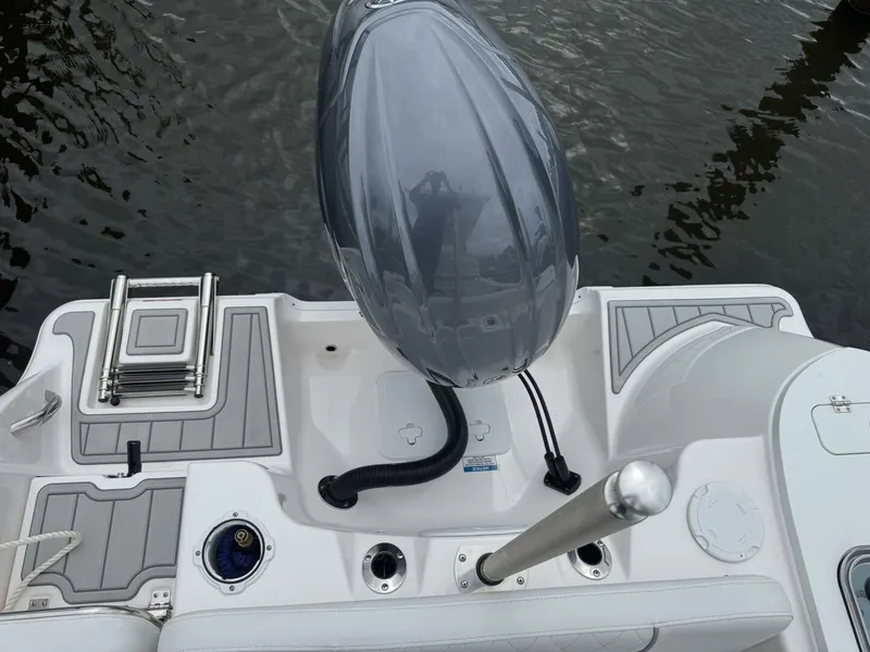 Slide: The Image of Sea Fox 228 Commander 2025 - 17