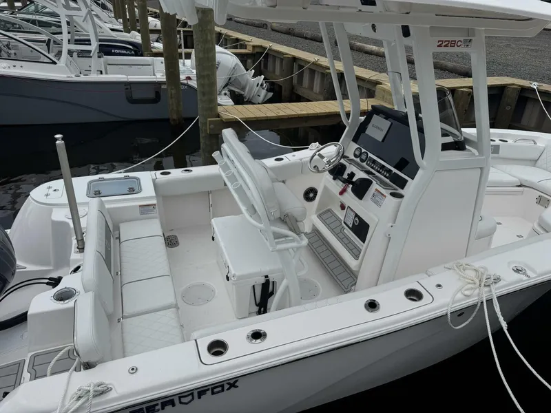Slide: The Image of Sea Fox 228 Commander 2025 - 18
