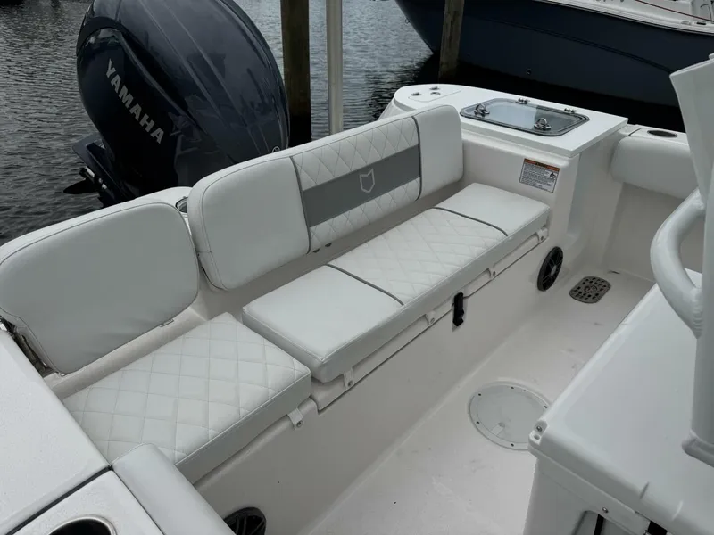 Slide: The Image of Sea Fox 228 Commander 2025 - 19
