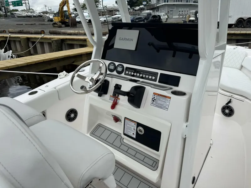 Slide: The Image of Sea Fox 228 Commander 2025 - 21