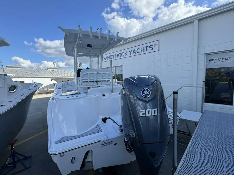 Slide: The Image of Sea Fox 228 Commander 2025 - 4