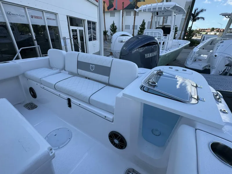 Slide: The Image of Sea Fox 228 Commander 2025 - 5
