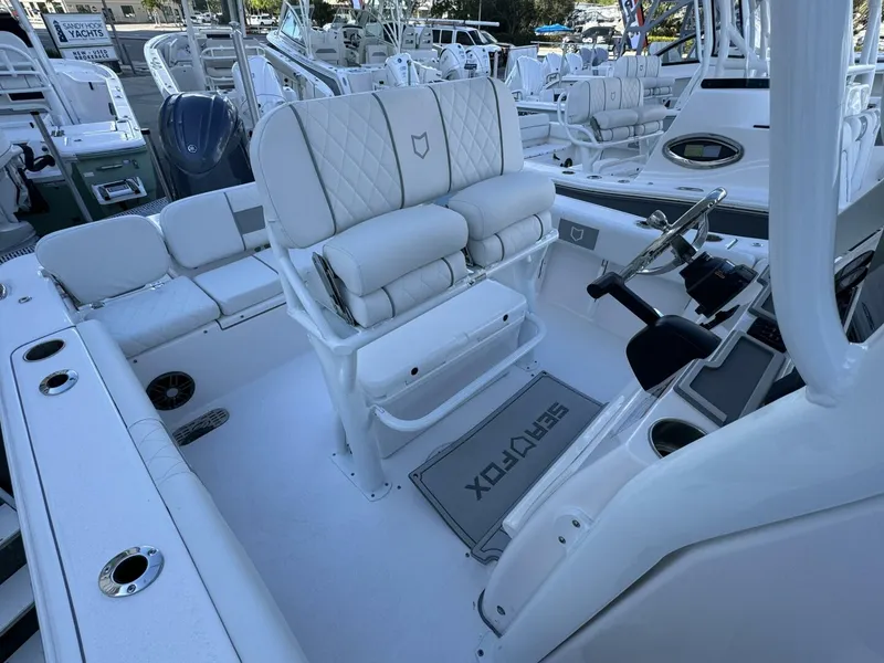 Slide: The Image of Sea Fox 228 Commander 2025 - 8