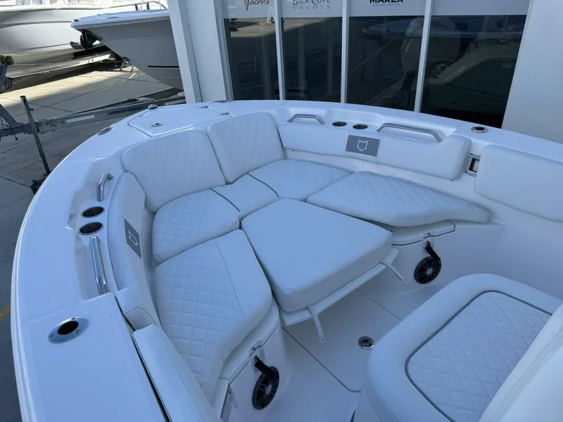 Slide: The Image of Sea Fox 228 Commander 2025 - 9