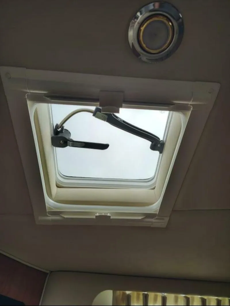 Slide: The Image of Sea Ray Sun-Dancer 2001 - 22