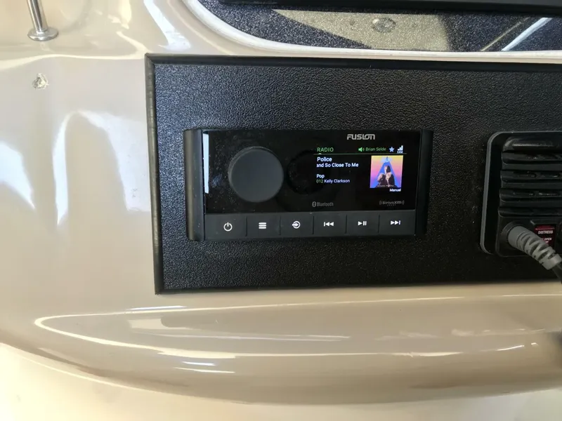 Slide: The Image of Sea Ray Sun-Dancer 2001 - 29