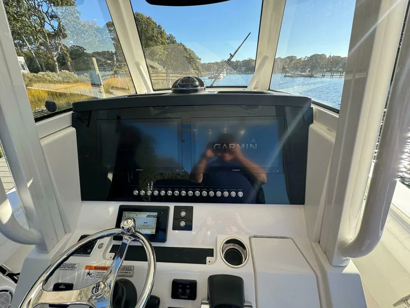 Slide: The Image of Regulator Marine 31 FS with Mezz 2020 - 10