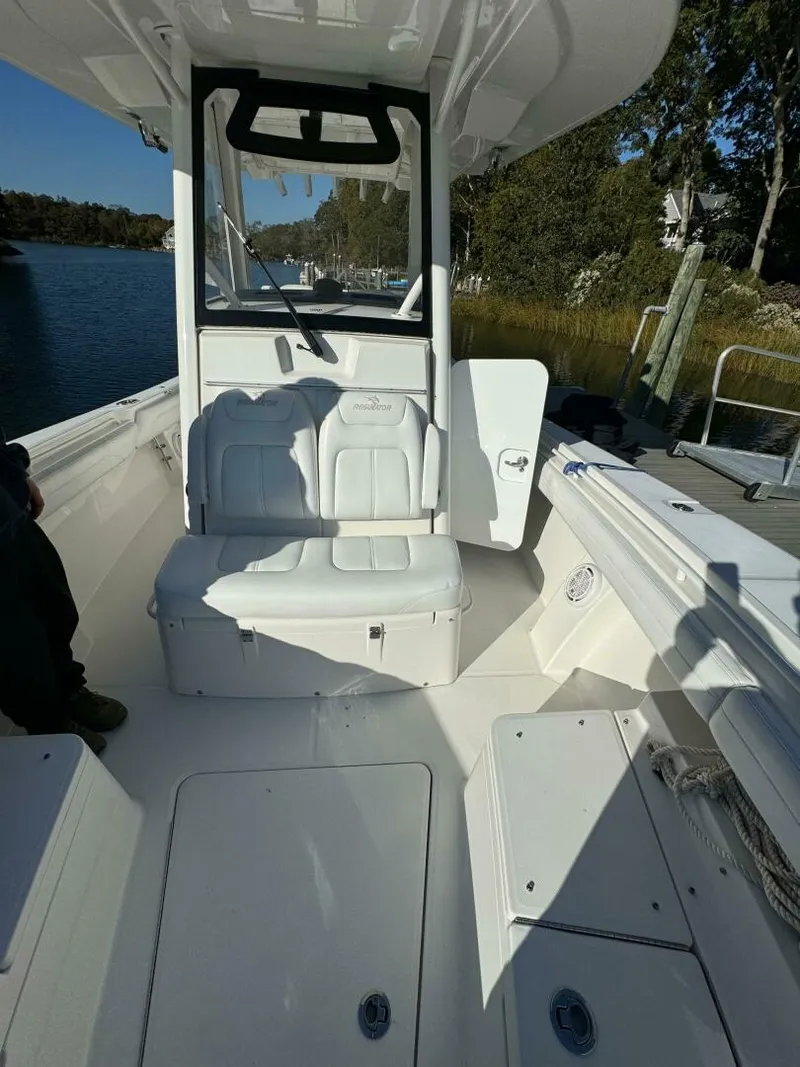 Slide: The Image of Regulator Marine 31 FS with Mezz 2020 - 18