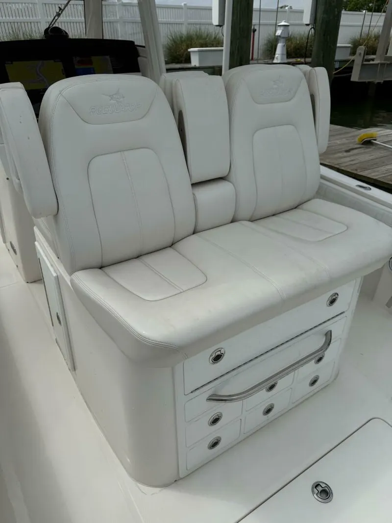 Slide: The Image of Regulator Marine 31 FS with Mezz 2020 - 4