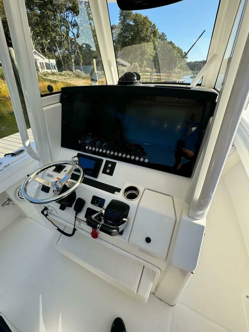 Slide: The Image of Regulator Marine 31 FS with Mezz 2020 - 9