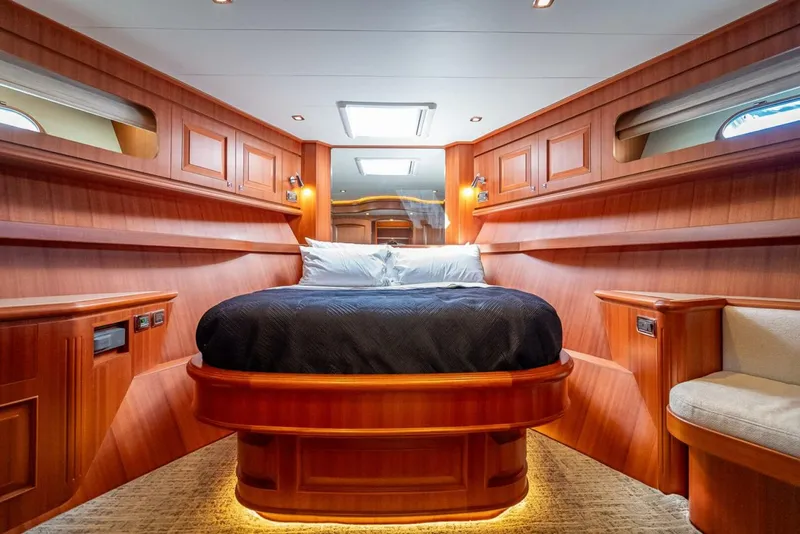 Slide: The Image of Hampton 658l Endurance 2022 - 32