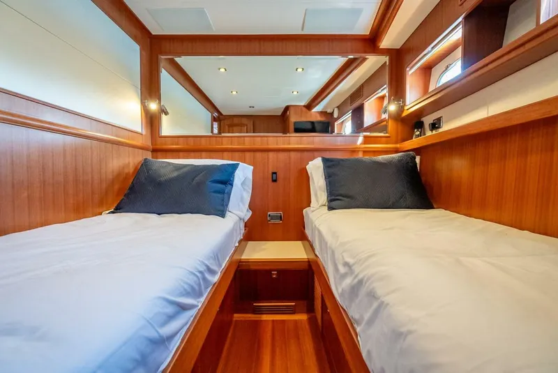 Slide: The Image of Hampton 658l Endurance 2022 - 34