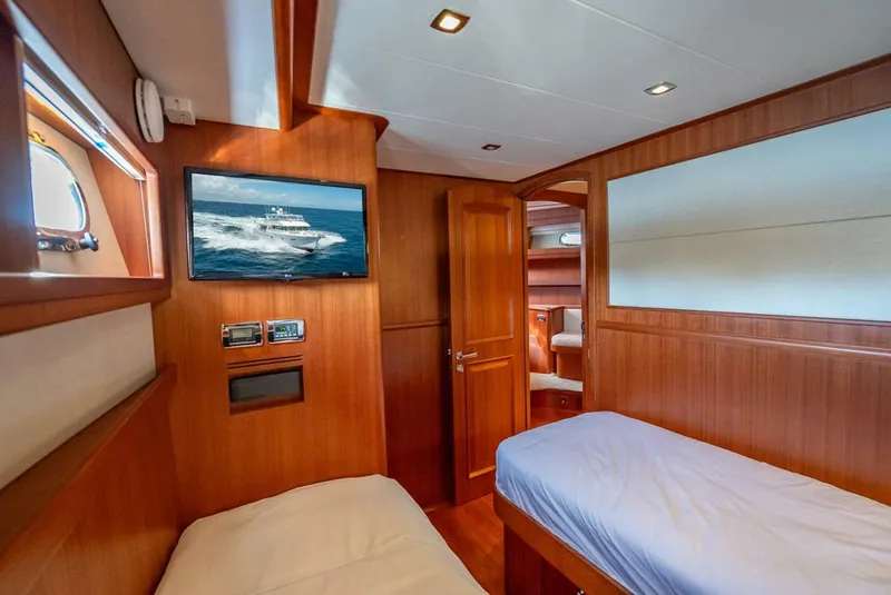 Slide: The Image of Hampton 658l Endurance 2022 - 35
