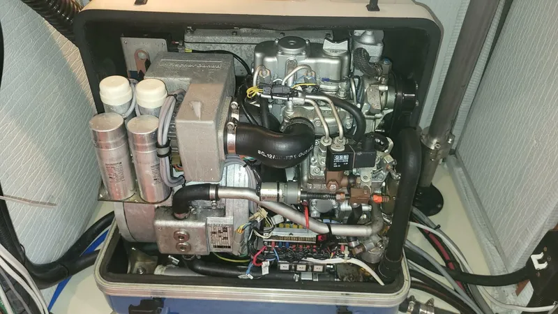 Slide: The Image of Hunter 50 CC 2009 - 33