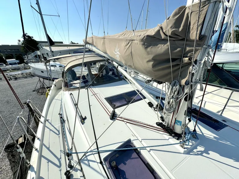 Slide: The Image of Jeanneau 2019 - 15