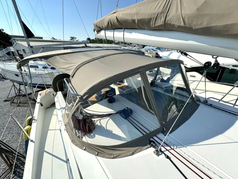 Slide: The Image of Jeanneau 2019 - 16