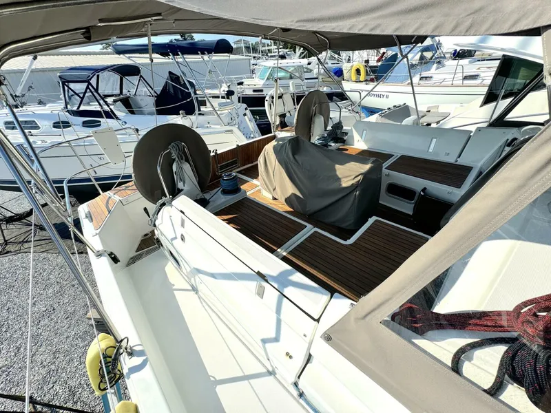 Slide: The Image of Jeanneau 2019 - 17