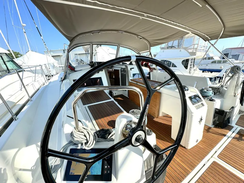 Slide: The Image of Jeanneau 2019 - 25