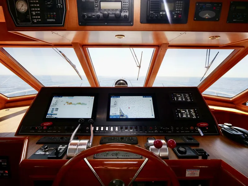 Slide: The Image of Offshore 62 Pilothouse 2000 - 12