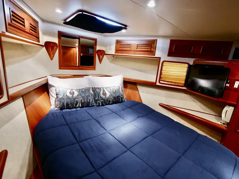 Slide: The Image of Offshore 62 Pilothouse 2000 - 18