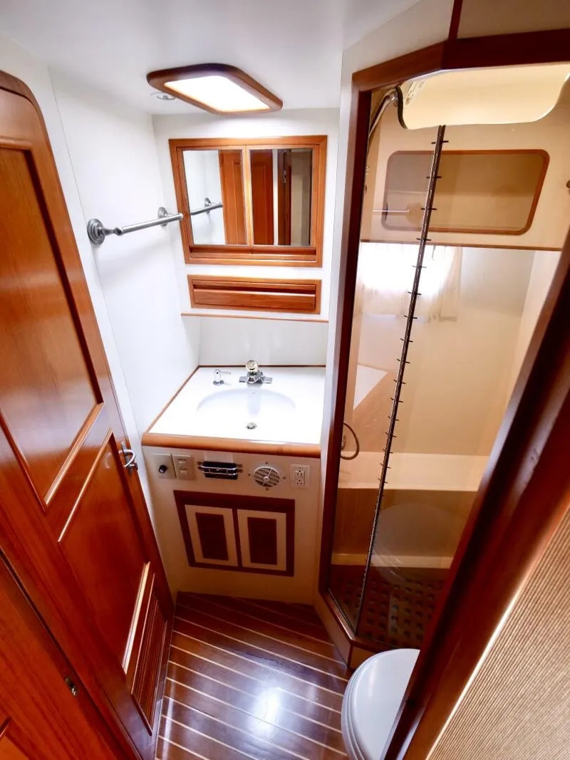 Slide: The Image of Offshore 62 Pilothouse 2000 - 19