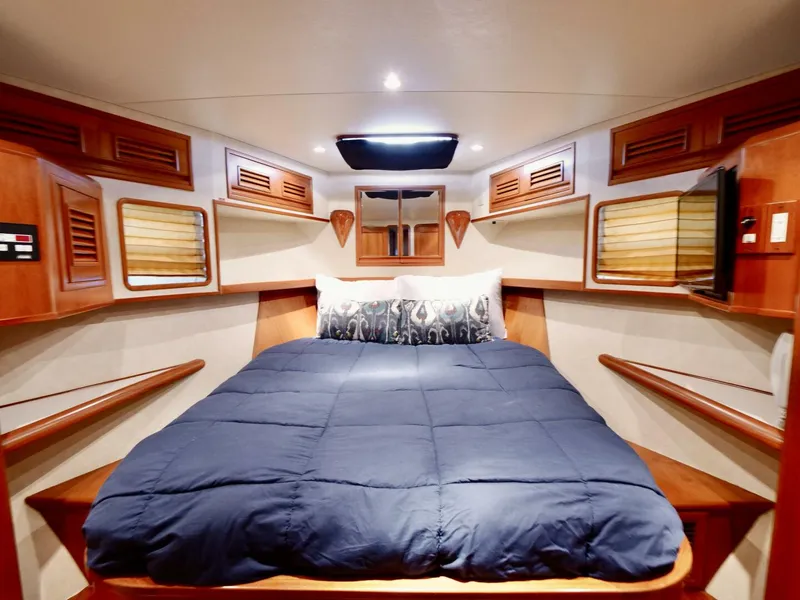 Slide: The Image of Offshore 62 Pilothouse 2000 - 2