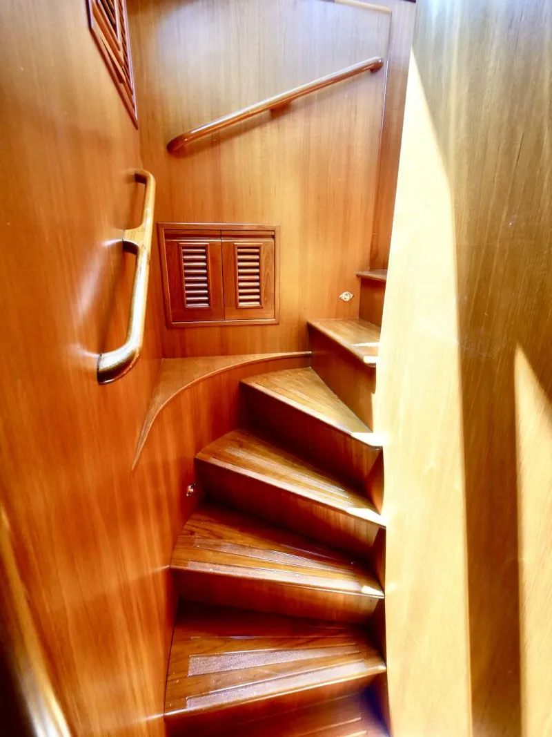 Slide: The Image of Offshore 62 Pilothouse 2000 - 22