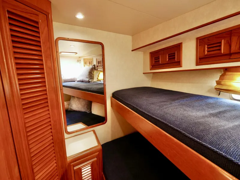 Slide: The Image of Offshore 62 Pilothouse 2000 - 24