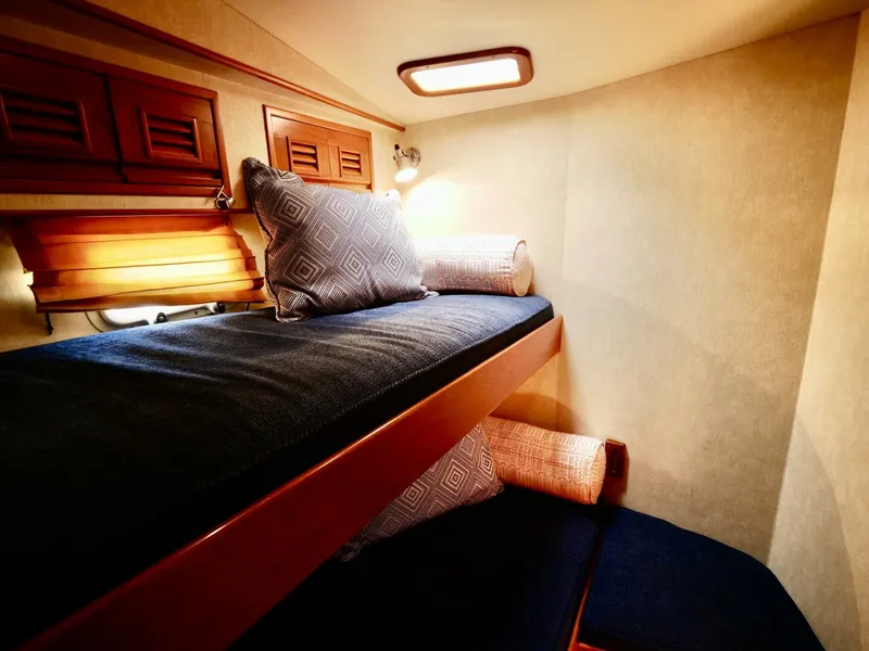 Slide: The Image of Offshore 62 Pilothouse 2000 - 25