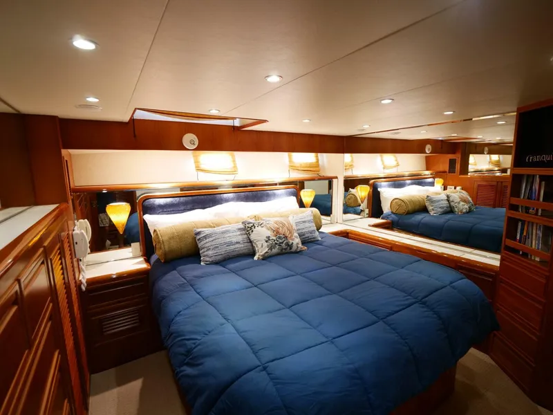 Slide: The Image of Offshore 62 Pilothouse 2000 - 27