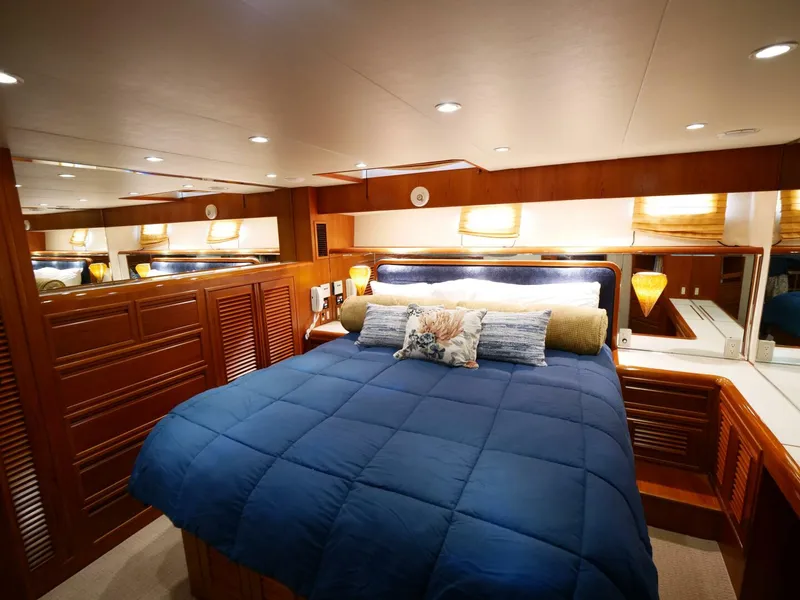 Slide: The Image of Offshore 62 Pilothouse 2000 - 28