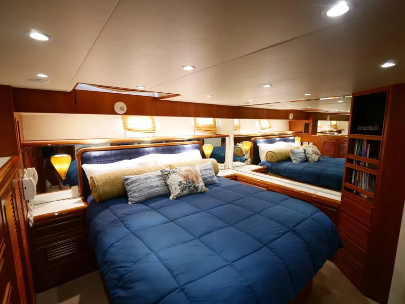 Slide: The Image of Offshore 62 Pilothouse 2000 - 29