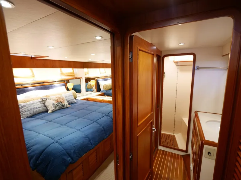 Slide: The Image of Offshore 62 Pilothouse 2000 - 30
