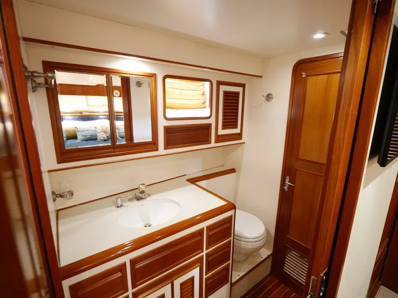 Slide: The Image of Offshore 62 Pilothouse 2000 - 33