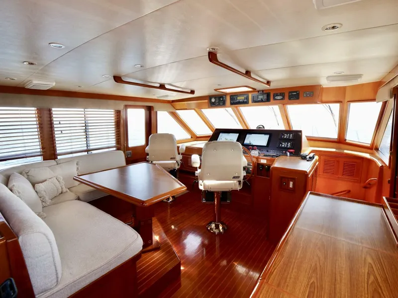 Slide: The Image of Offshore 62 Pilothouse 2000 - 4